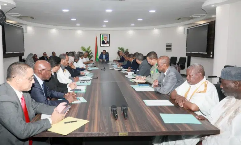 الوزير الأول المختار ولد اجاي يترأس اجتماع لجنة تموين السوق ومتابعة الأسعار 1 الوزير الأول المختار ولد اجاي يترأس اجتماع اللجنة الوزارية المكلفة بتموين السوق بحضور قادة أحزاب ونقابيين.