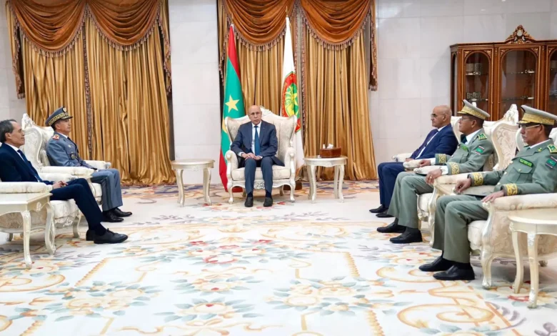 Coopération sécuritaire Mauritanie Maroc : Ghazouani reçoit l’inspecteur général des FAR à Nouakchott 1 Mohamed Ould Cheikh El Ghazouani recevant l’inspecteur général des Forces armées royales marocaines au palais présidentiel de Nouakchott