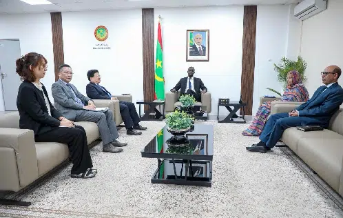Coopération Sanitaire : Audience du Ministre de la Santé avec l'Ambassadeur de Chine 1 Audience du Ministre de la Santé Thiam Tidjane avec l'Ambassadeur de Chine Li Baijun à Nouakchott.