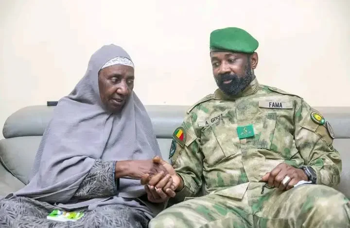 Mali : Le Général Assimi Goïta rend hommage au regretté Sadio Camara 1 Photo de Mali : Le Général Assimi Goïta rend hommage au regretté Sadio Camara