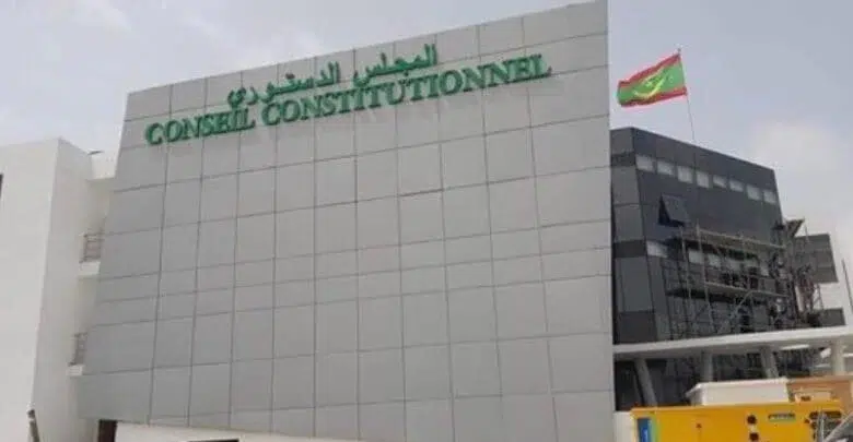 Le troisième mandat et le verrouillage constitutionnel en Mauritanie 1 Texte de la Constitution de la République Islamique de Mauritanie et symboles de la justice