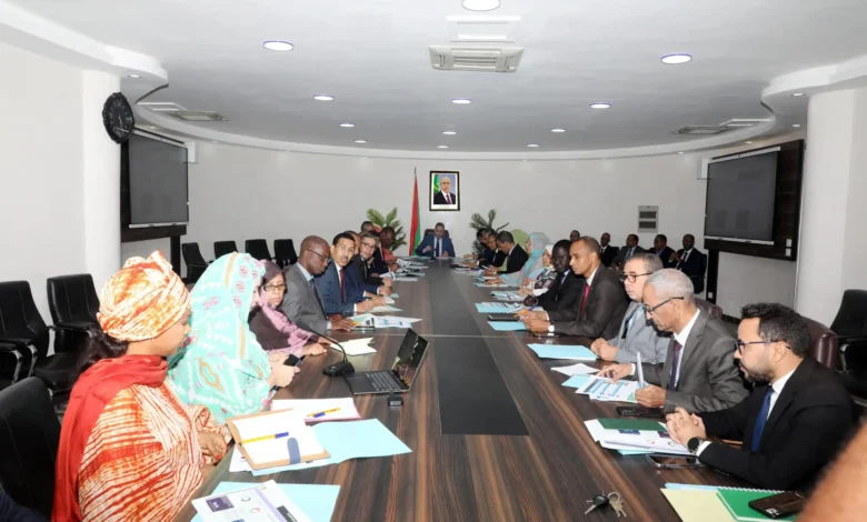 Mauritanie : le Premier ministre, El Moctar Ould Djay fait le point sur les grands projets à Nouakchott 1 Le Premier ministre El Moctar Ould Djay présidant la commission ministérielle sur les grands projets à la Primature.