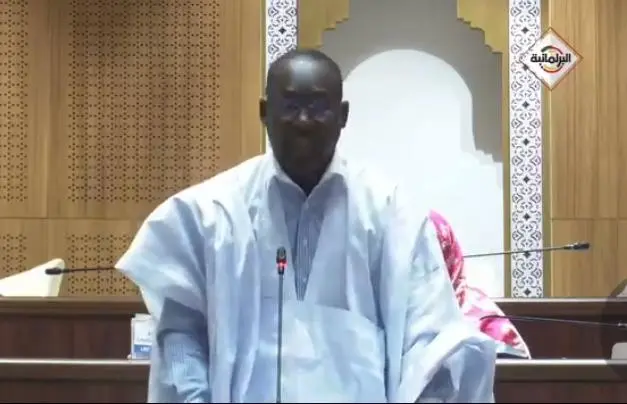 Mauritanie : Le député Insaf Hassane Mohamed brise l’omerta à l’Assemblée 1 Député Hassane Mohamed d'El Insaf s'exprimant à la tribune de l'Assemblée nationale de Mauritanie, mai 2026.