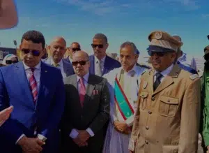 EllaLink et le MTNIMA Posent une Nouvelle Branche de Câble Sous-Marin à Nouadhibou 2 Délégation officielle mauritanienne et autorités locales sur le site d'atterrage du câble sous-marin à Nouadhibou.