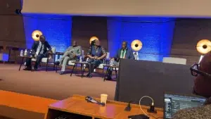Semaine Africaine à l'UNESCO : Le Dr Ousmane Sao honore la Mauritanie 2 Le Dr Ousmane Sao assis aux côtés des autres panélistes lors de la conférence de la Semaine Africaine à l'UNESCO.