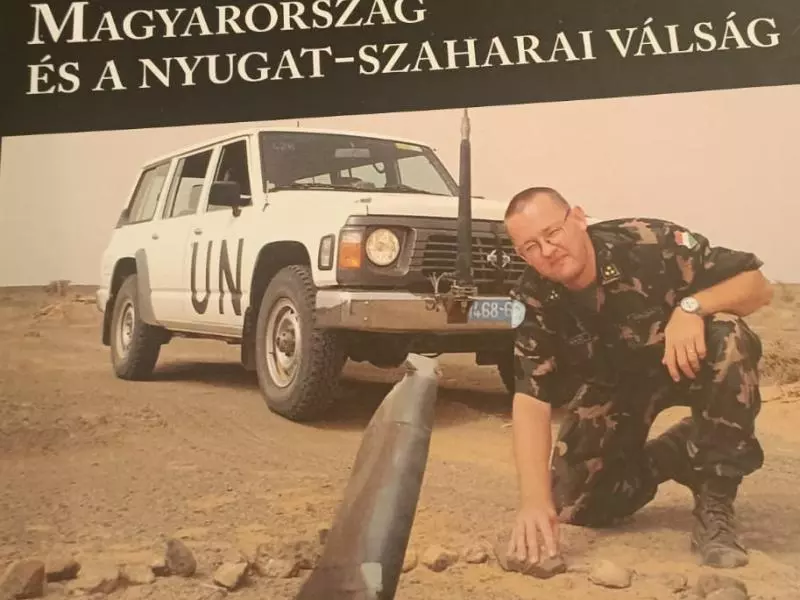 Un professeur hongrois présente un documentaire sur le Sahara occidental