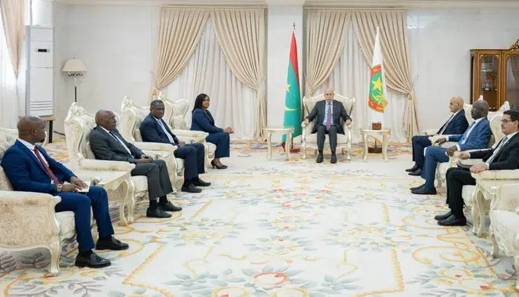 Le Président de la République reçoit une délégation de la République de Guinée-Bissau 1 Le Président de la République reçoit une délégation de la République de Guinée-Bissau