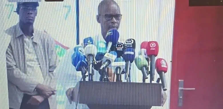 Sept ans d’investiture de Ghazouani : Mohamed Bilal Messoud dresse le bilan d’une Mauritanie en mutation 1 Mohamed Bilal Messoud, président du Parti El Insaf, prononçant son discours lors d'une conférence de presse à Nouakchott.