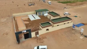 Kinross Tasiast inaugure un marché et un abattoir à Benichab 6 Vue aérienne du nouvel abattoir de Benichab financé par le Fonds de Tasiast en Mauritanie