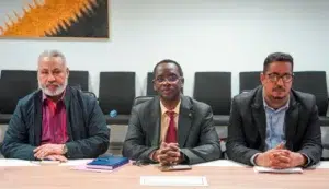Extension de l'Hôpital de l'Amitié : Signature d'un accord Mauritanie-Chine 3 Membres de la délégation et responsables du ministère de la Santé mauritanien assistant à la cérémonie.