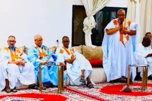 Rencontre du Président d'El Insaf avec le groupe parlementaire (Communiqué n° 15/2026) 2 Le Président du Parti El Insaf, Mohamed Ould Bilal Messoud, lors de sa rencontre avec le groupe parlementaire du parti à Nouakchott, en présence du Président de l'Assemblée nationale.