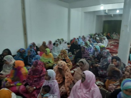 Mariem Mint Dah : Un soutien actif au candidat Ghazouani 5 Public féminin attentif lors de la réunion de campagne politique à Nouakchott