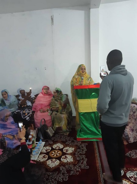 Mariem Mint Dah : Un soutien actif au candidat Ghazouani 3 Intervention à la tribune décorée aux couleurs nationales lors du rassemblement politique à Nouakchott