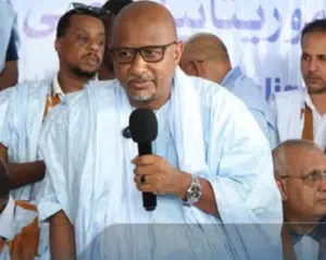 Trarza : Le parti El Insaf en tournée à Rosso et Keur Macène pour remobiliser ses militants 2 Ba Ousmane, coordinateur d'El Insaf dans le Trarza, s'exprimant au micro lors du meeting de Rosso.