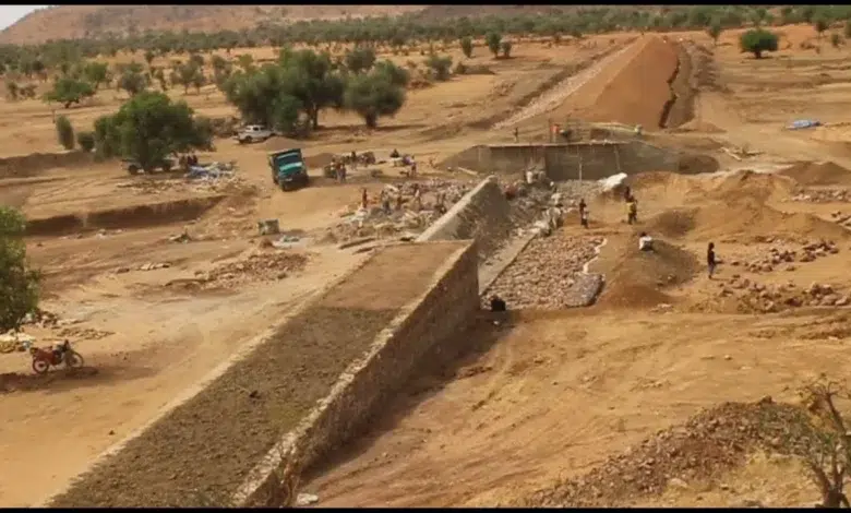 Zeus Resources confirme un affleurement de cuivre sur son projet mauritanien 1 Affleurement de cuivre oxydé (malachite et chrysocolle) sur le projet Diaguili en Mauritanie