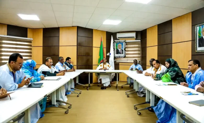 Le président d'El Insaf reçoit la mission chargée de préparer la visite du Président en Adrar 1 Le président du parti El Insaf, Mohamed Ould Bilal Messoud, présidant une réunion avec la mission préparatoire de la visite présidentielle en Adrar.