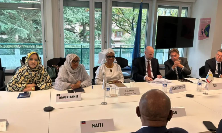 Coumba Bâ : une candidature mauritanienne et africaine pour l'OIF 1 S.E. Mme Coumba Bâ en réunion diplomatique lors de sa candidature à l'Organisation internationale de la Francophonie (OIF), entourée de la délégation mauritanienne.