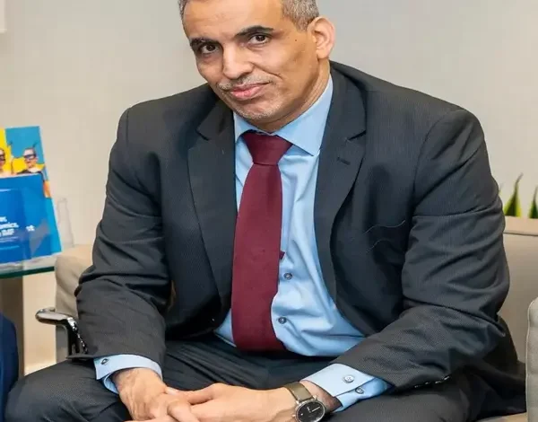 Mohamed Lemine Raghani nommé Conseiller à la Présidence de la République 1 Portrait du Dr Mohamed Lemine Raghani, nommé Conseiller à la Présidence de la République.